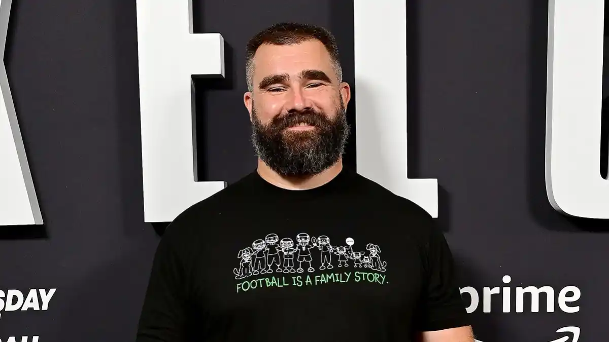 Jason Kelce Subtly Reacts to His Philadelphia Look-Alike Contest