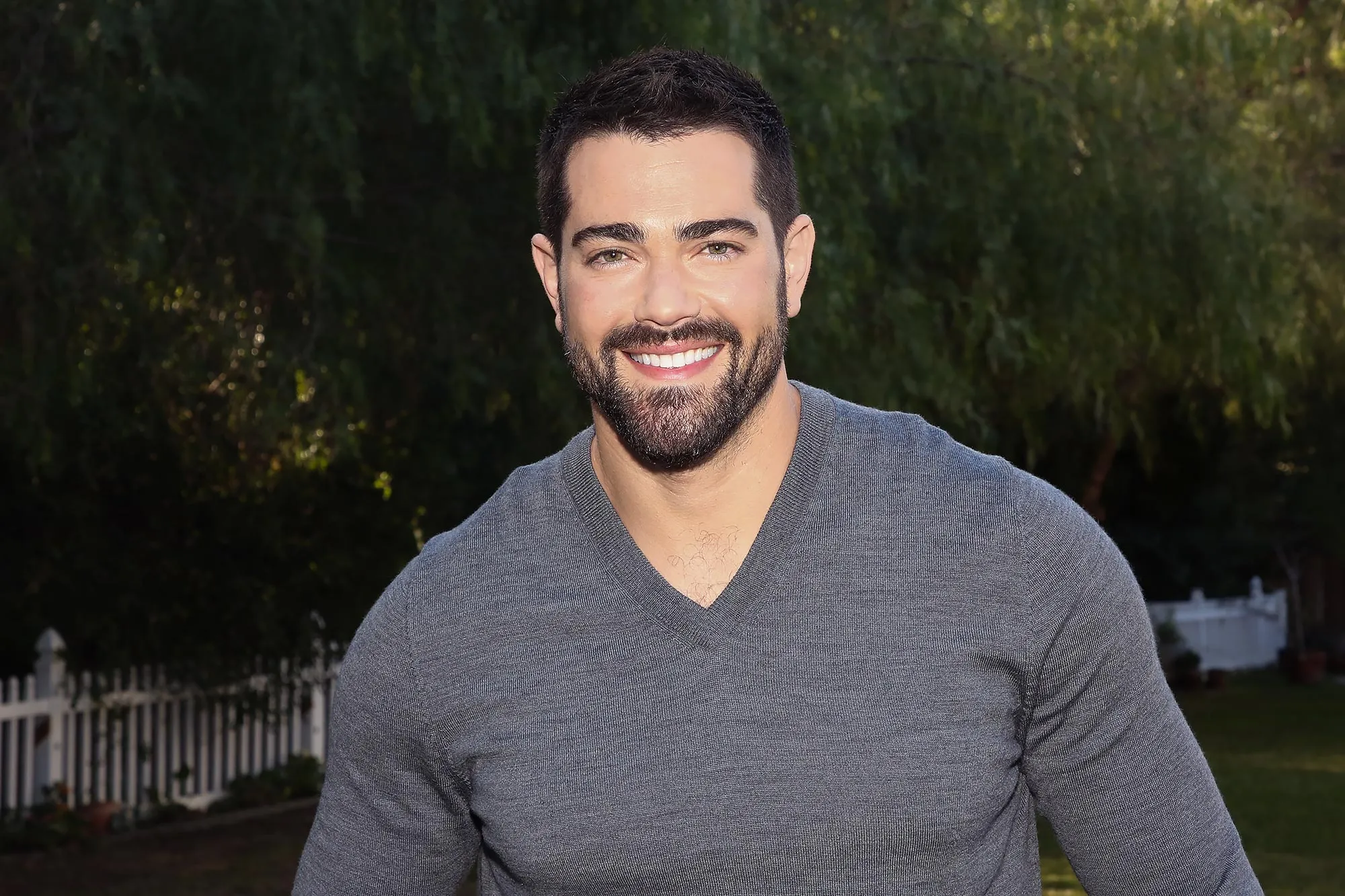 Jesse Metcalfe Pitches Himself For Industry I Think in a Former Life I Was a Stockbroker