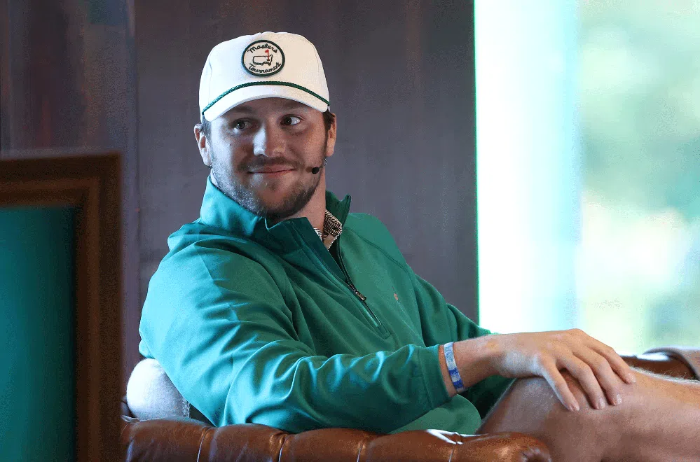 Josh Allen Posts Romantic Beach Photo of Hailee Steinfeld to Celebrate Her Birthday- &lsquo;Heres&rsquo;s to Forevermore&rsquo; 002