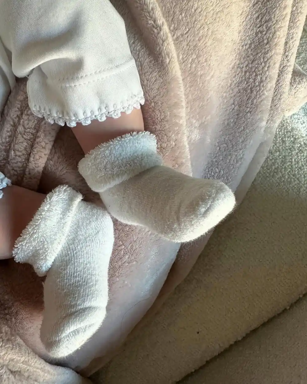 Katherine Schwarzenegger Shares 1st Glimpse of Her and Chris Pratt s Newborn Baby Ford 206