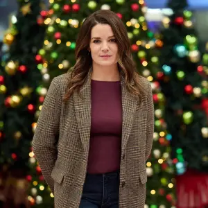 Kimberley Sustad Says She Has Imposter Syndrome Writing Hallmark Movies I m Miss Congeniality 262