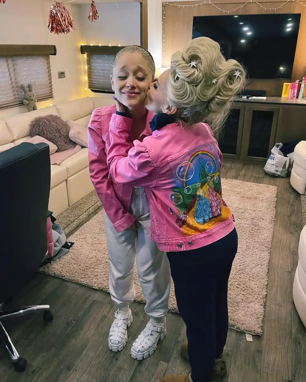 Kristin Chenoweth Gifts Ariana Grande a Glinda Jacket 886