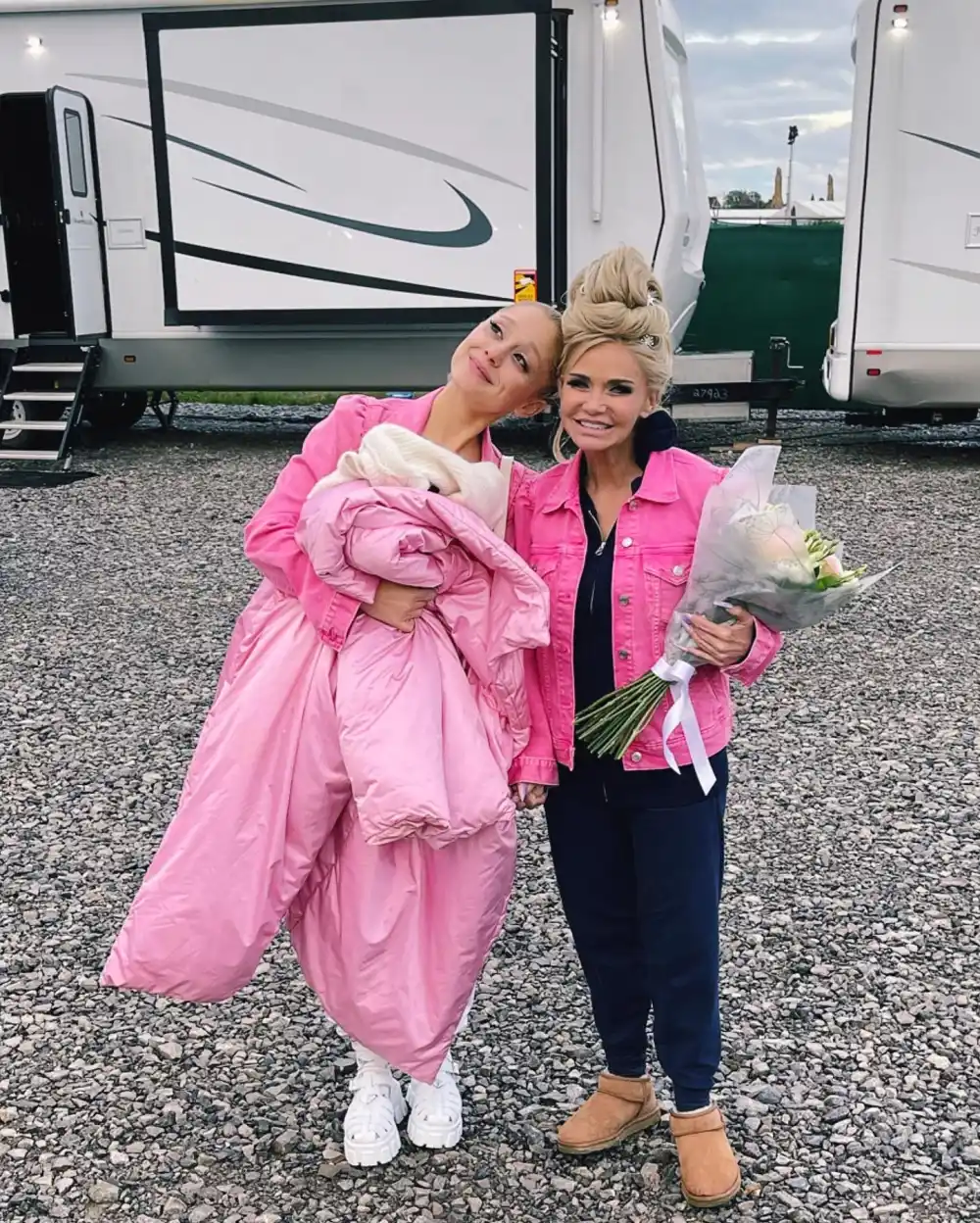 Kristin Chenoweth Gifts Ariana Grande a Glinda Jacket 888