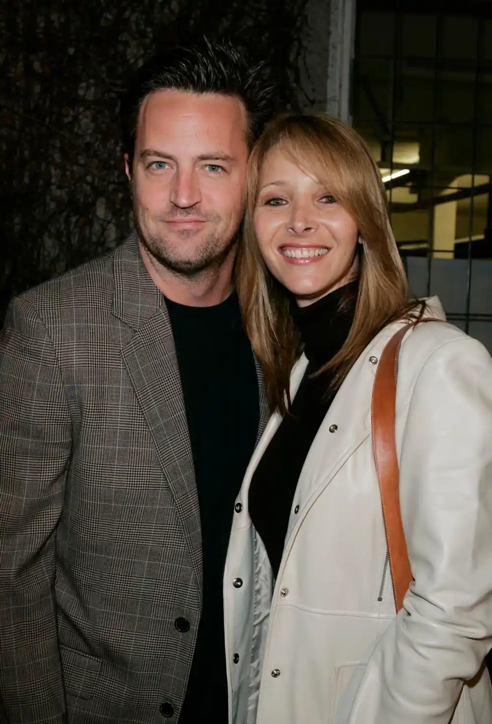 Lisa Kudrow Explains Why She s Comforted That Matthew Perry Got to Die Happy