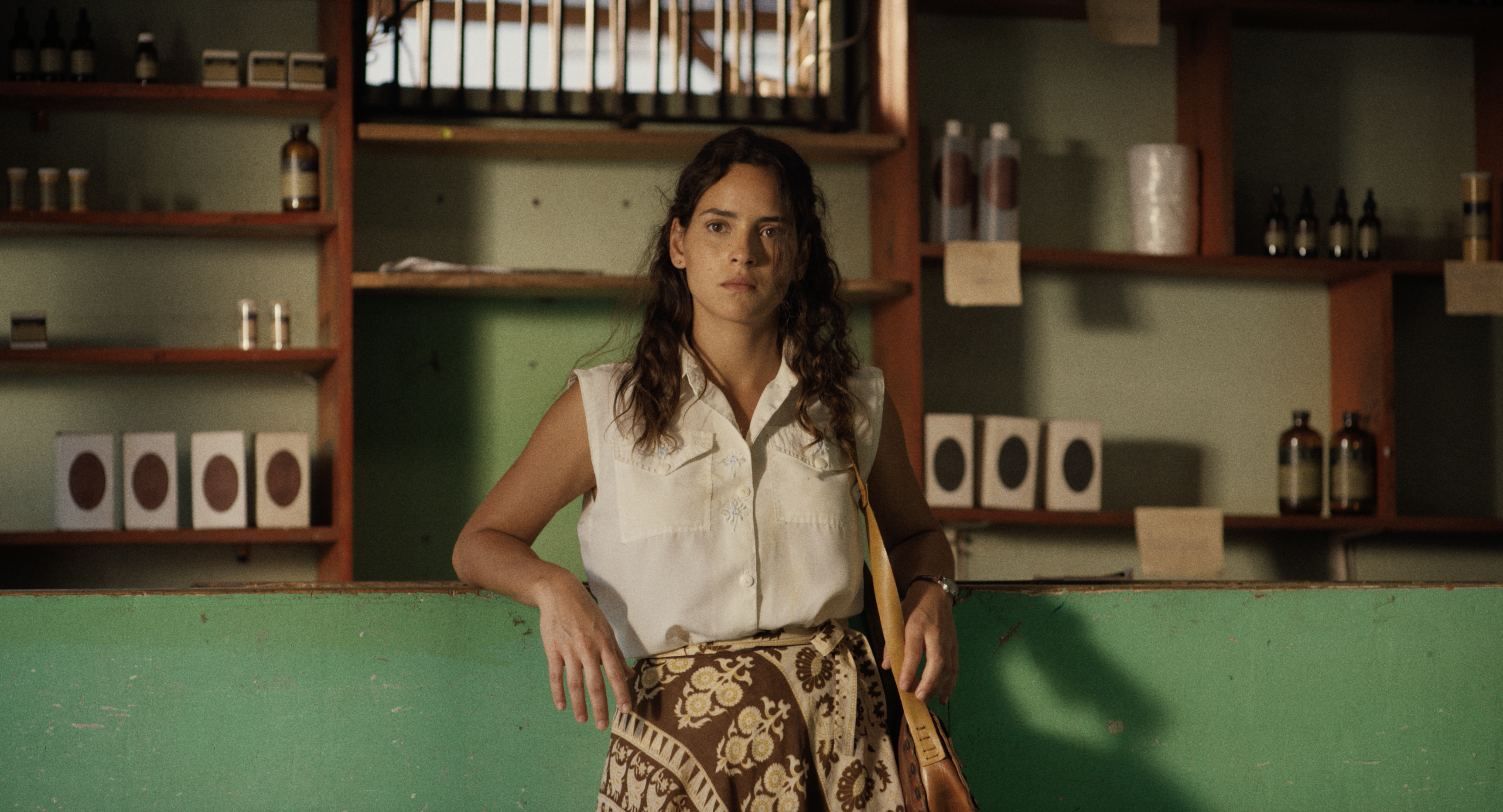 Adria Arjona en 'Los Frikis'