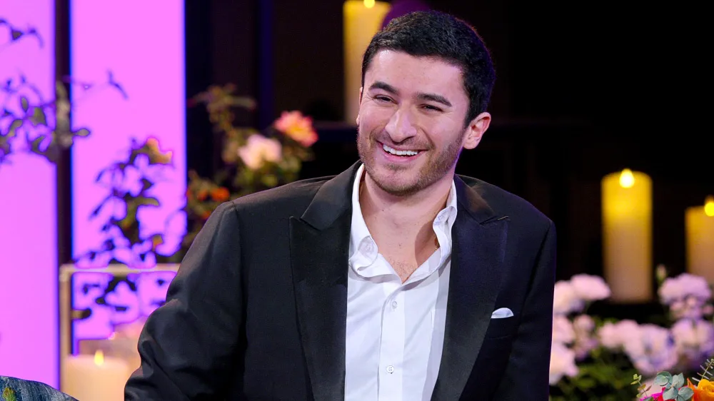 Love Is Blind s Leo Braudy Jokingly Gifts Rolex Watch to Jill Zarin s Newly Single Daughter Ally 032