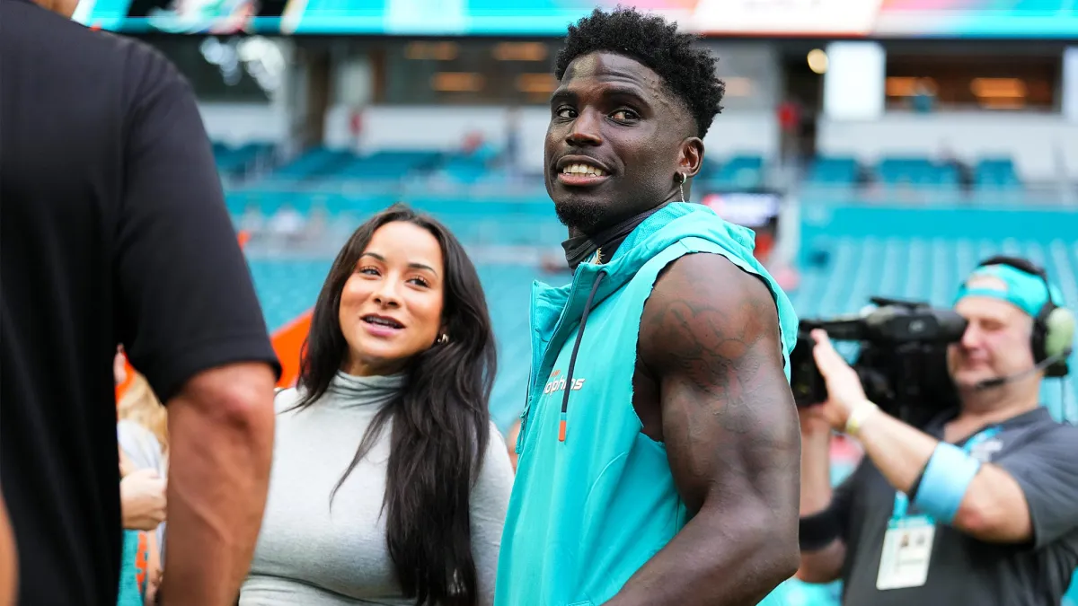 Miami Dolphins Tyreek Hill and Wife Keeta Vaccaro Welcome Baby Share Pics From Hospital Room 804