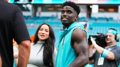 Miami Dolphins Tyreek Hill and Wife Keeta Vaccaro Welcome Baby Share Pics From Hospital Room 804