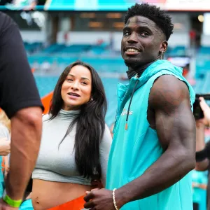 Miami Dolphins Tyreek Hill and Wife Keeta Vaccaro Welcome Baby Share Pics From Hospital Room 804
