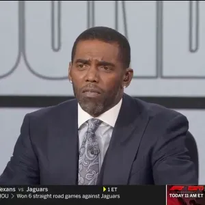 NFL Alum Randy Moss Says He's 'Battling Something Internally': 'I Need All the Prayer Warriors'