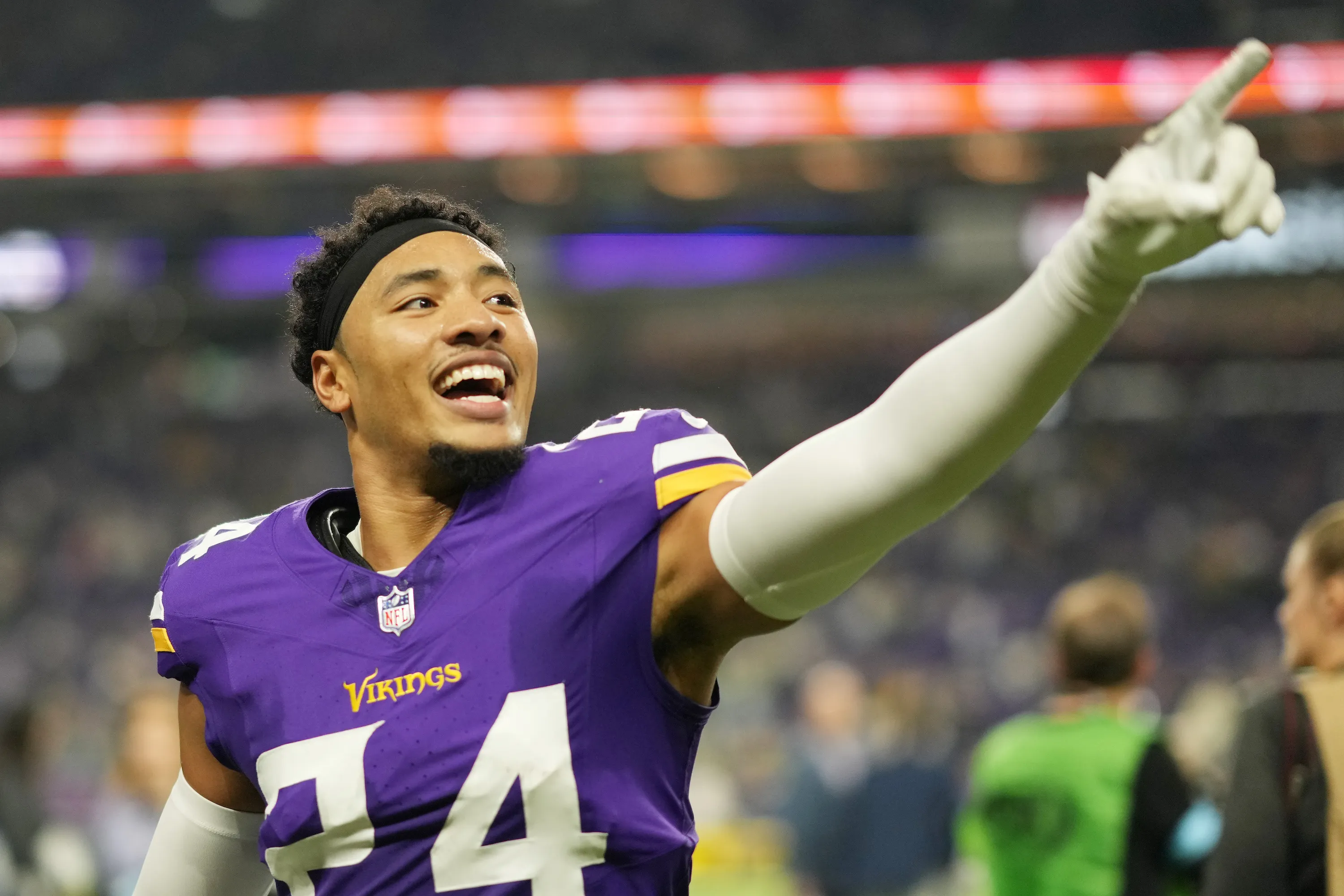 NFL Vikings do High School Musical Dance in Endzone