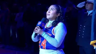 New York Knicks Anthem Singer Awkwardly Stops Song After Being Heckled 163