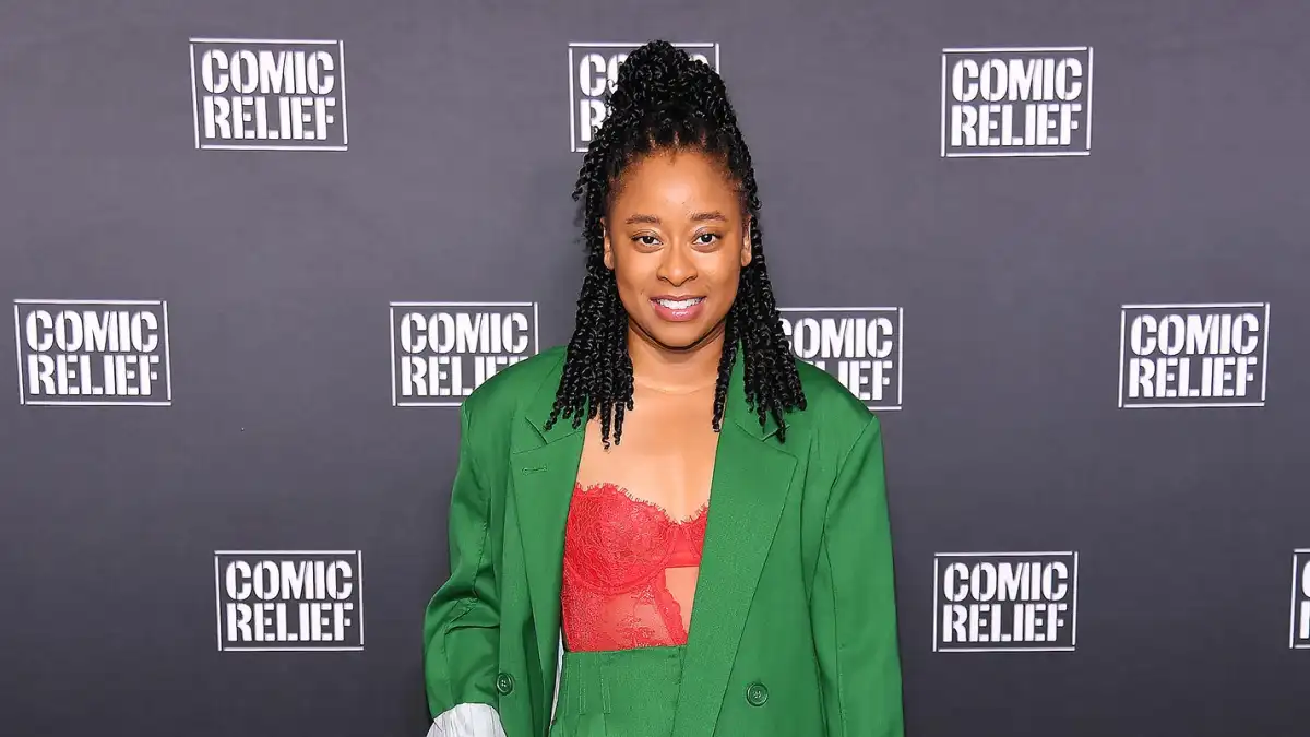 Phoebe Robinson on How She Builds Social Media Community