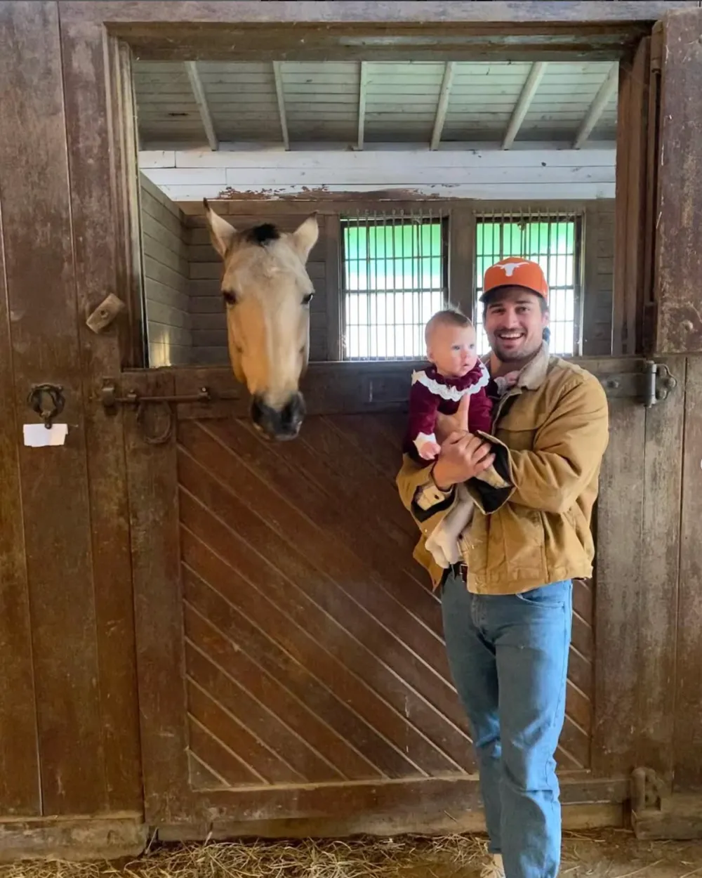 Jon Ecker en su finca de campo