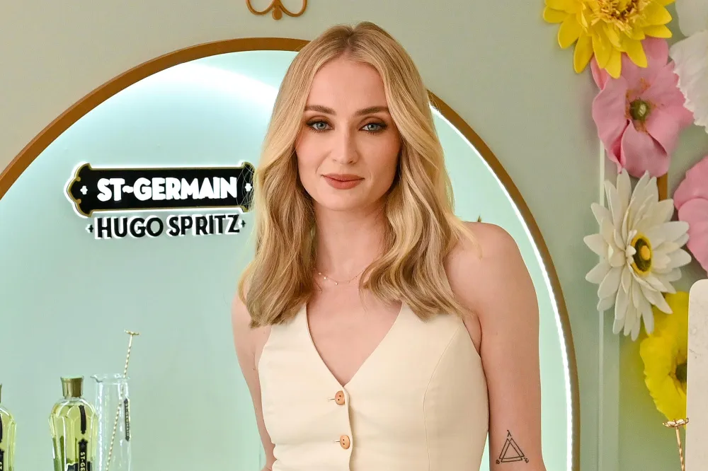 Sophie Turner Sarah Michelle Gellar and More Stars Reveal Their Top Spotify Artists