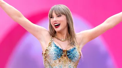 Taylor Swift Celebrates Apple Music Honor