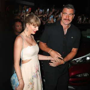 Taylor Swift Felt Very Supported by Travis Kelce While Filming Fortnight Cinematographer Says 965