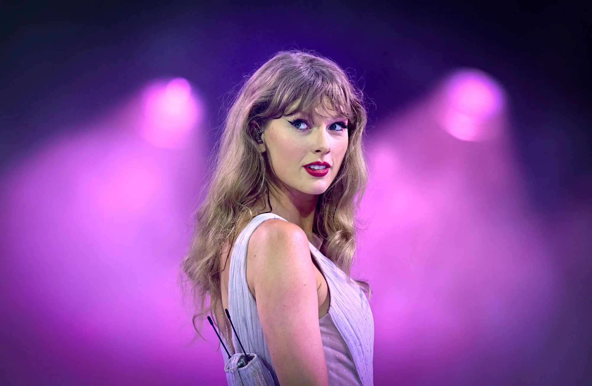 Taylor Swift Gifts Fan a Dyson Airwrap
