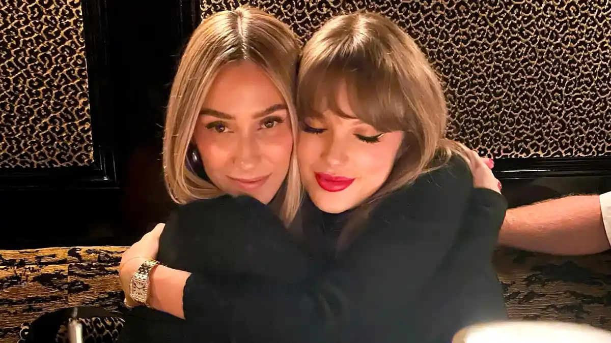 Taylor Swift Who Rarely Wears Watches Rocks 32K Cartier Number at Friends Bday