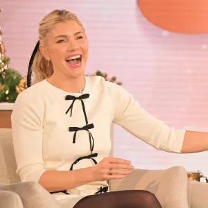 The Talk Series Finale Emotional Amanda Kloots Is Comforted by Sheryl Underwood 574