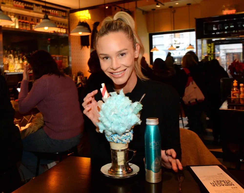 Trends Celebs Wants to Leave in 2024 From Low Rise Jeans to Dating Guys That Are Uglier Than You 595