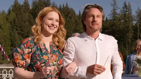 Virgin River s Alexandra Breckenridge Martin Henderson on Their Crazy Season 6 Cliffhangers and More