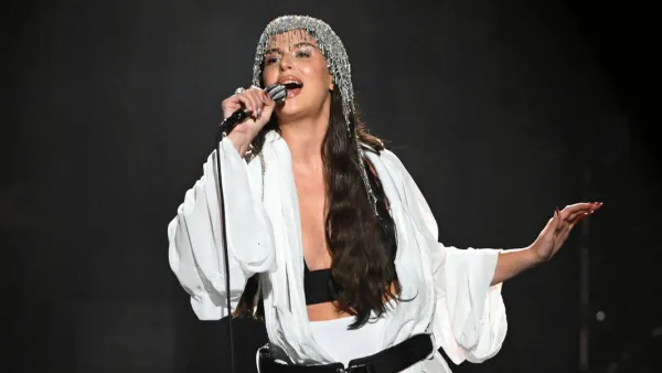 Nathy Peluso con Jimmy Fallon