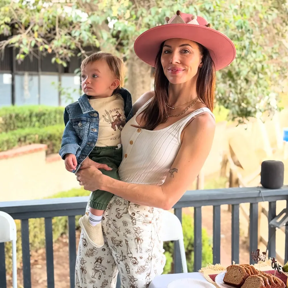 Whitney Cummings Has Found an Awesome Silver Lining to Mom Shamers 632 639 645