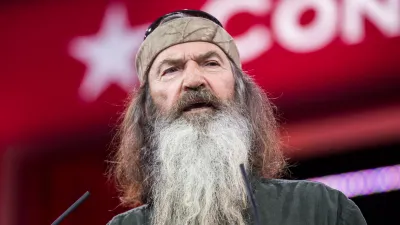 Duck Dynasty Phil robertson Diagnosed with Alzheimer's Disease