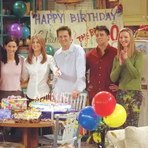 Lisa Kudrow Says 'Friends' Cast Only Met for Dinner Once After Show Ended