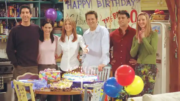 Lisa Kudrow Says 'Friends' Cast Only Met for Dinner Once After Show Ended