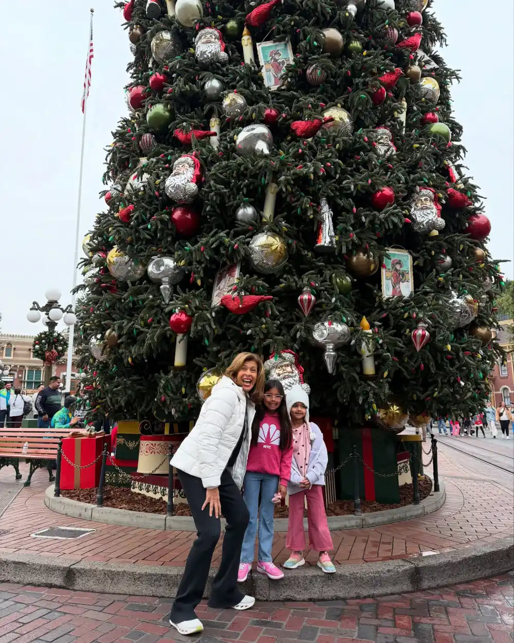Hoda Kotb Takes Daughters to Disneyland Ahead of Hosting Rose Parade