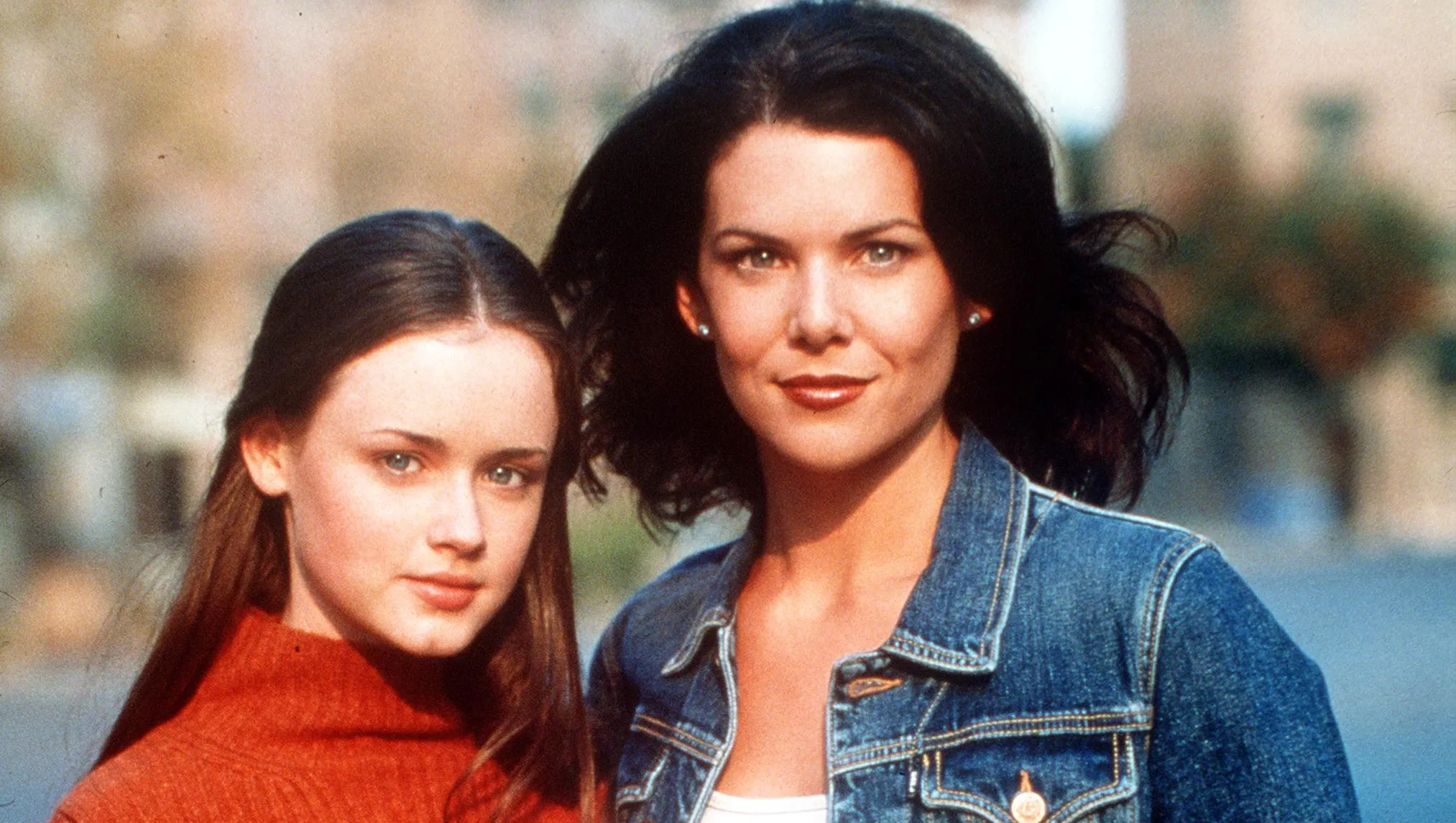 370100 09: Alexis Bledel and Lauren Graham star in Warner Bros. TV series "The Gilmore Girls." (Photo by Warner Bros./Delivered by Online USA)