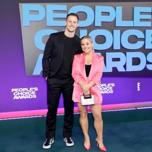 Andrew East and Shawn Johnson attend the 47th Annual People's Choice Awards at Barker Hangar on December 07, 2021 in Santa Monica, California.