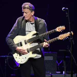 Eagles Lead Guitarist Steuart Smith Retires After 24 Years With Band Due to Parkinsons Diagnosis