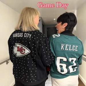 Golden Bachelors Susan Noles Bonds With Donna Kelce at Chiefs Game in a Jason Jersey