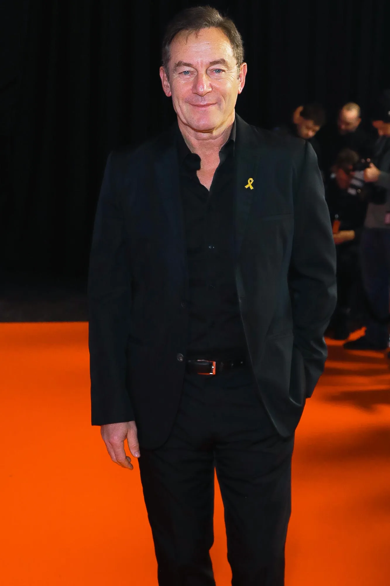 The White Lotus Jason Isaacs Says Cast Smelled During Intimate Scenes Due to Hot Temps