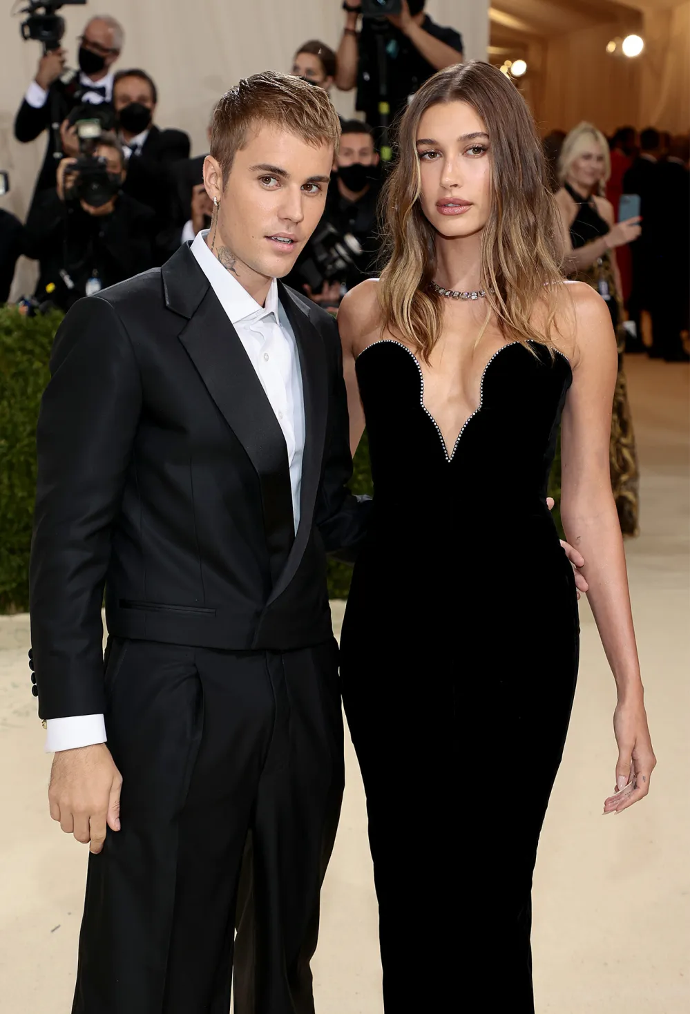 5 Hot Stories Justin Bieber Unfollows Hailey