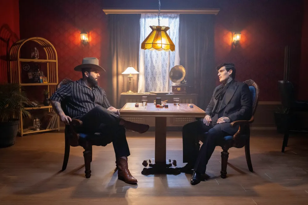 Adriel Favela y Carin Le&oacute;n