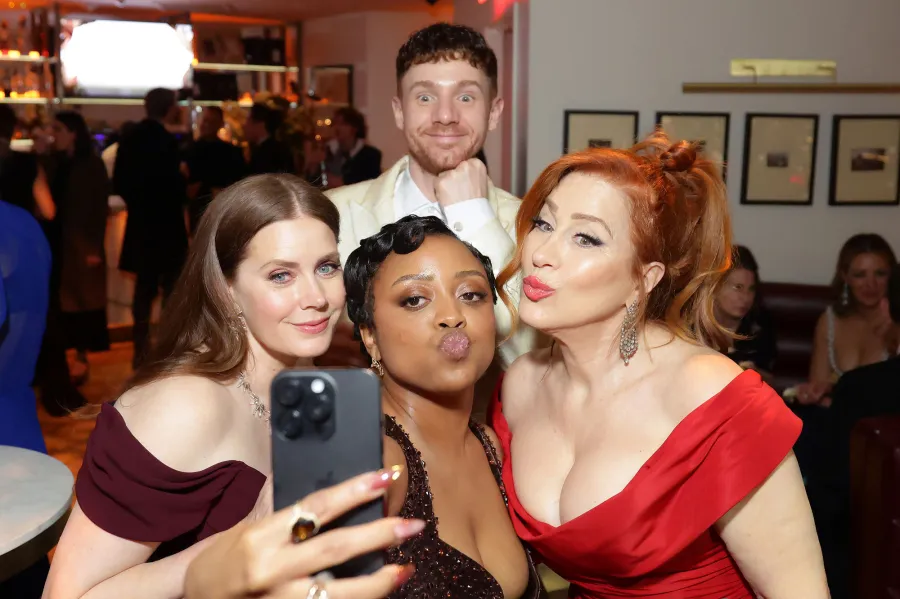 Amy Adams Quinta Brunson Chris Perfetti Lisa Ann Walter 2025 Golden Globes Selfie