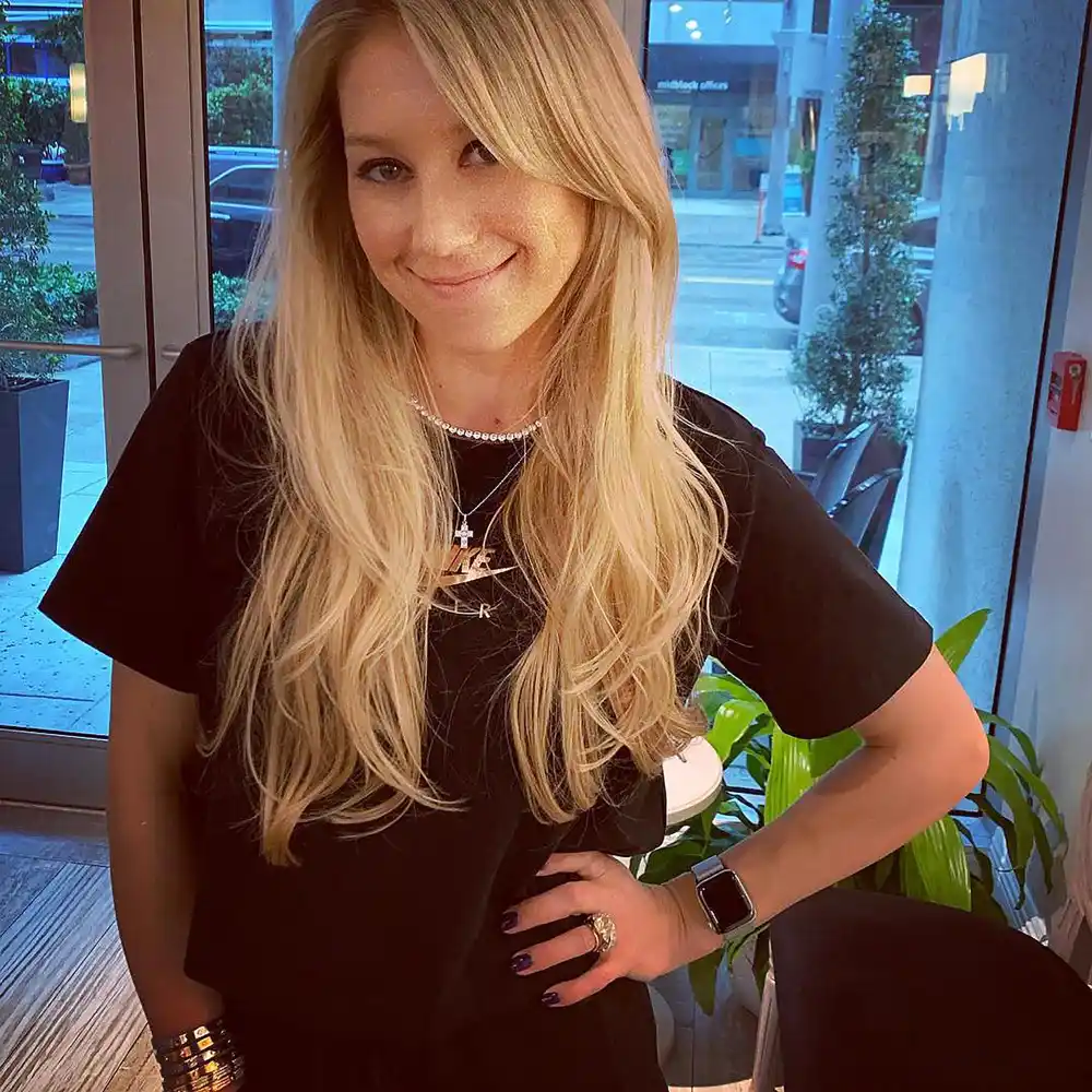 Anna Kournikova Spotted in Wheelchair in 1st Public Appearance in Nearly 3 Years