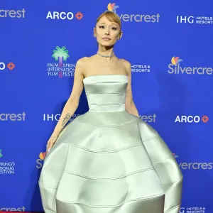 Ariana Grande Thanks Botox and Juvederm While Receiving Award