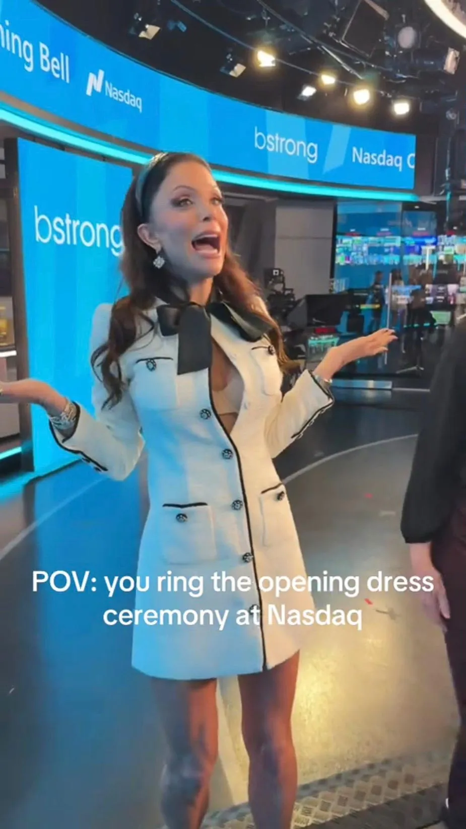 Bethenny Frankel s Dress Pops Open and Reveals Her Bra at Nasdaq Event 724