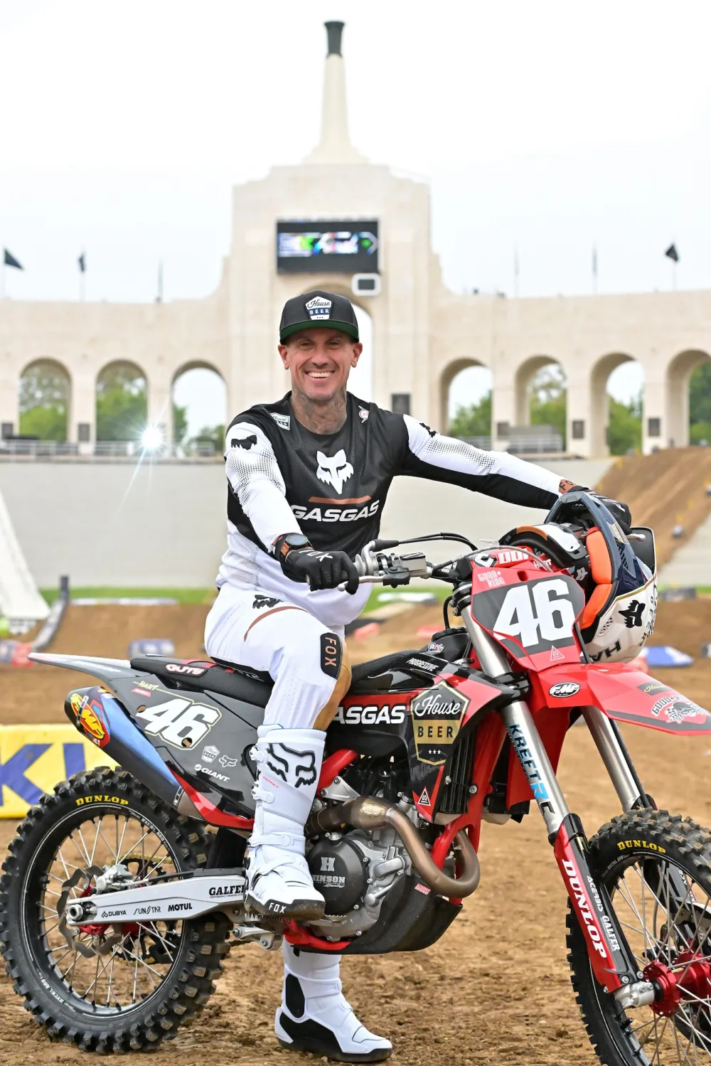 Carey Hart Recalls Wife Pink s Reaction to Him Meeting Drew Barrymore