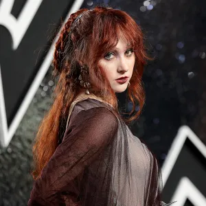 Chappell Roan Says Cleaning Public Bathrooms Before Fame Was Very Important to Her Growth 801