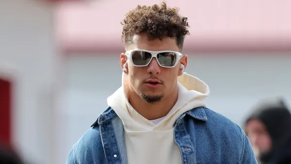 Chiefs Honor Patrick Mahomes New Baby Ahead of Divisional Playoffs