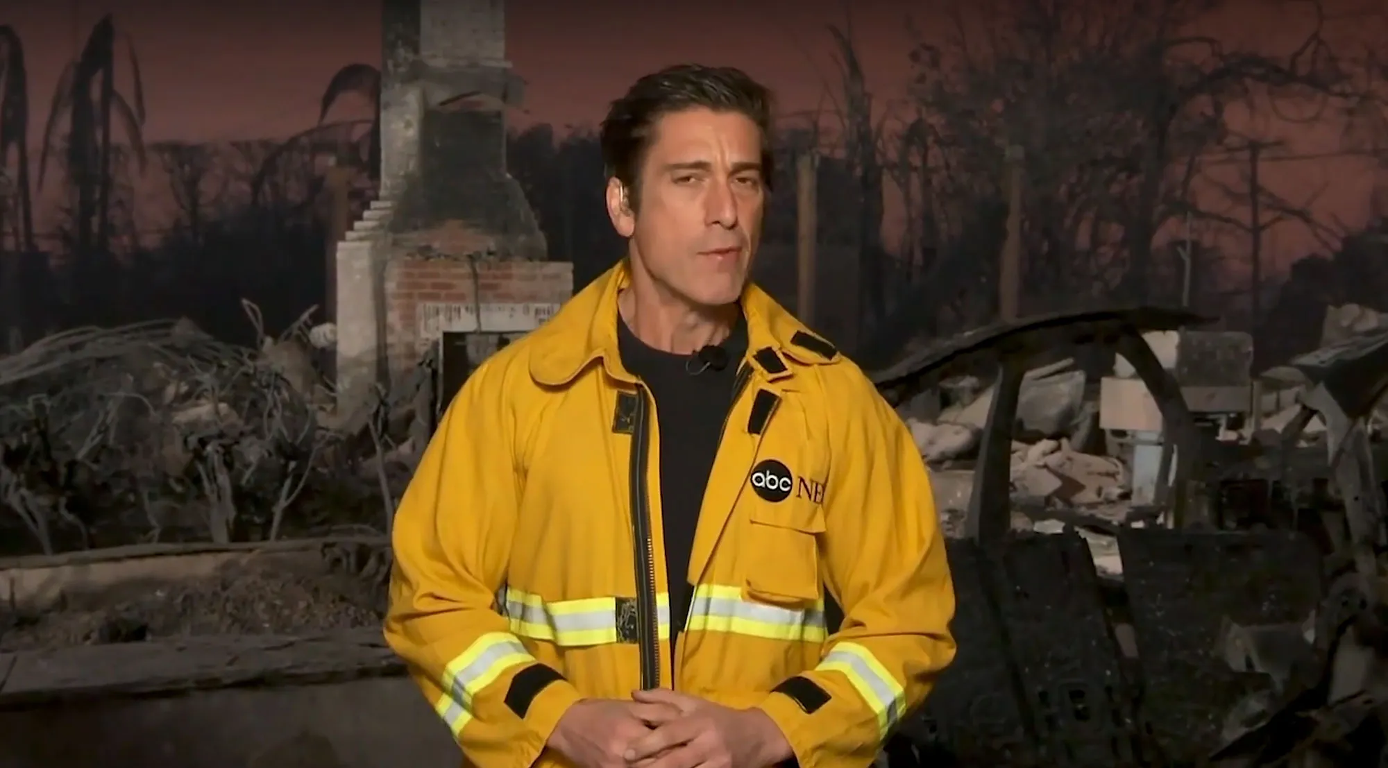 David Muir Ditches Jacket Clothespin During Coverage of LA Wildfires