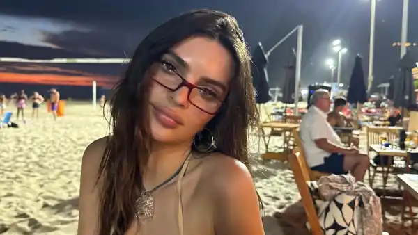 Emily Ratajkowski Gets Cheeky In Rique Thong Bikini in Rio