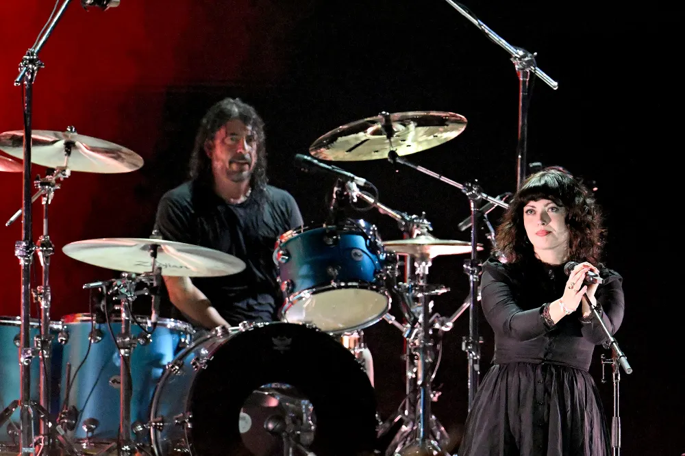 Feature Dave Grohl Takes the Stage With Daughter Violet Grohl at FireAid Concert
