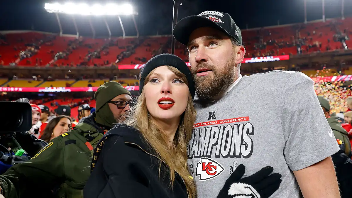 Feature Travis Kelce Likes Chiefs Pic With Taylor Swift at AFC Championship